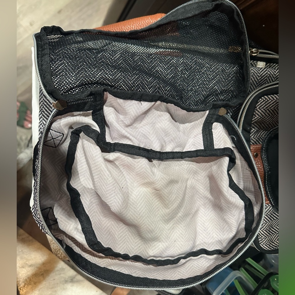 Diaper bag essentials - Picture 8 of 8